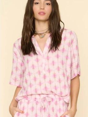 XiRENA Decker pink twinkle cotton gauze material geode print top XS